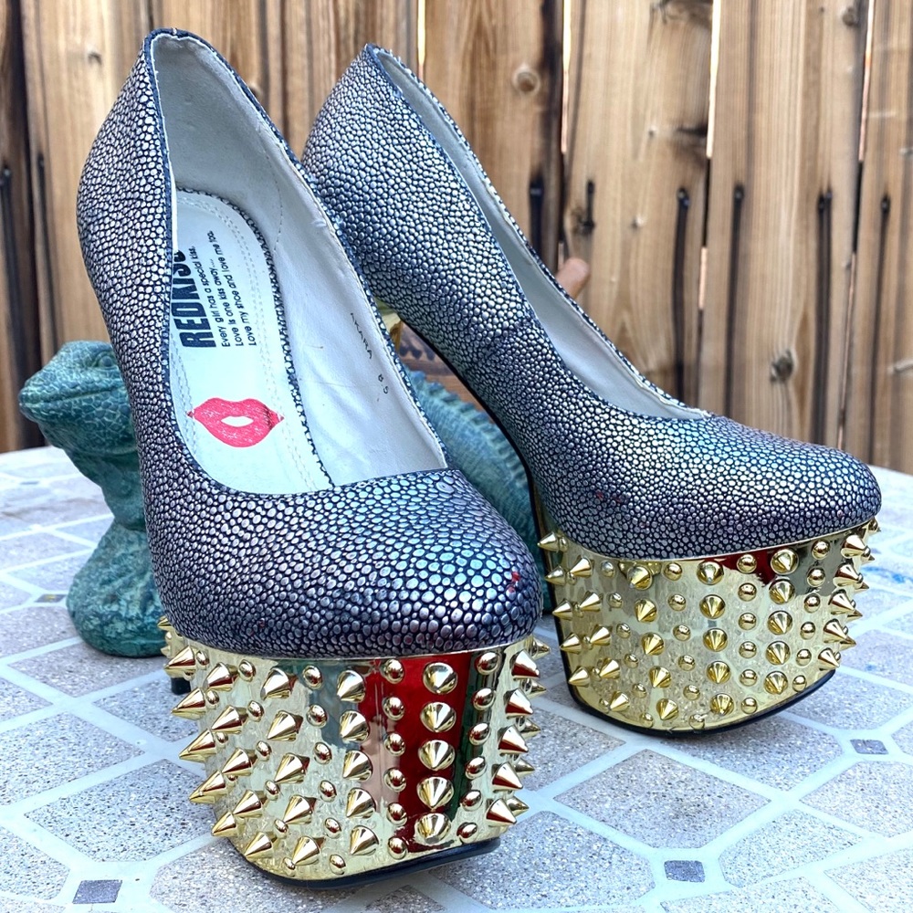 Red KISS 💋 dragon skin Platforms size 8.5